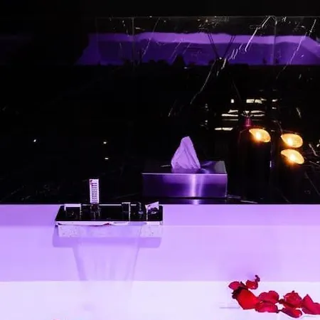 아파트 Bisou X, Nuits Erotiques & Spa. *