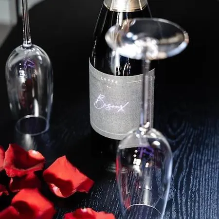 Bisou X, Nuits Erotiques & Spa. 아파트 *